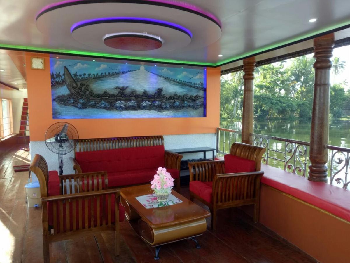 Marari Houseboat Hotel Mararikulam Exterior photo