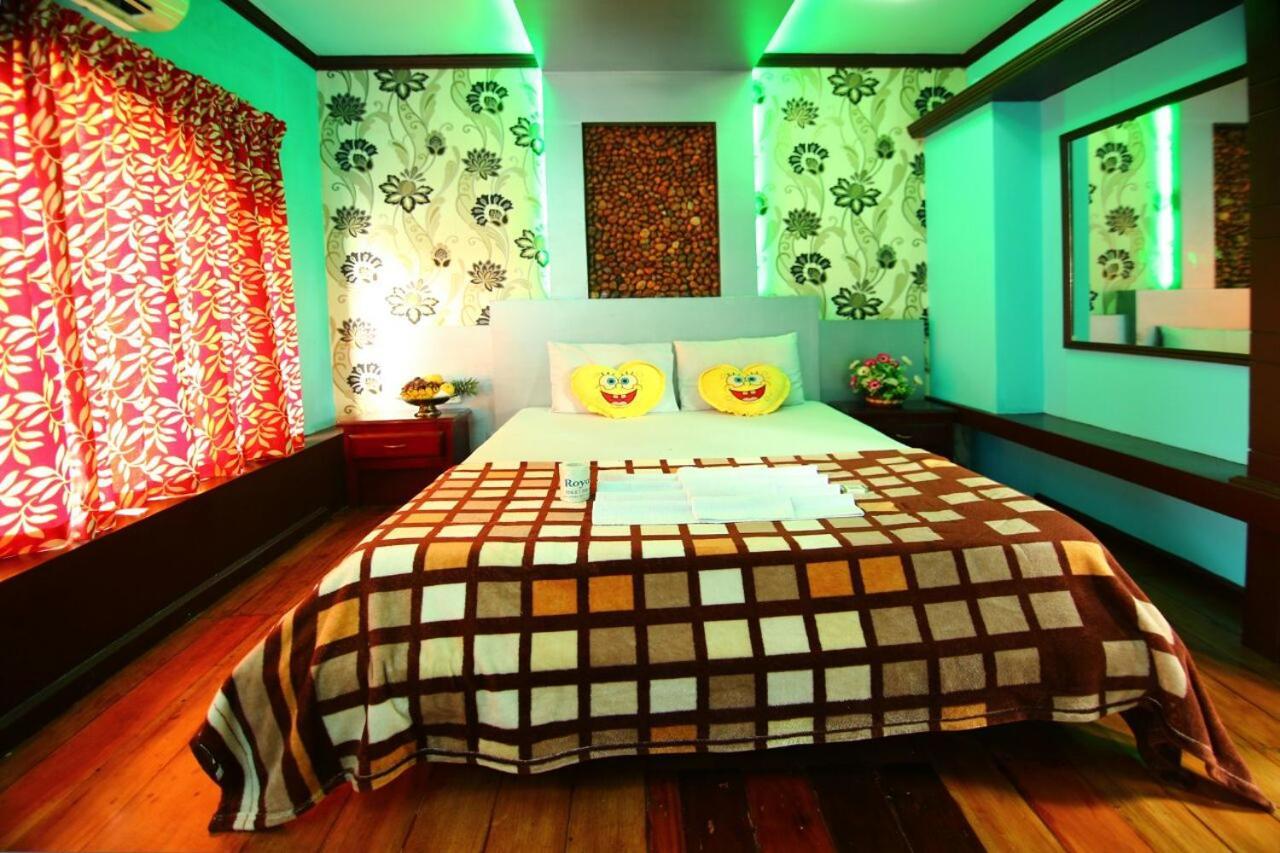 Marari Houseboat Hotel Mararikulam Exterior photo