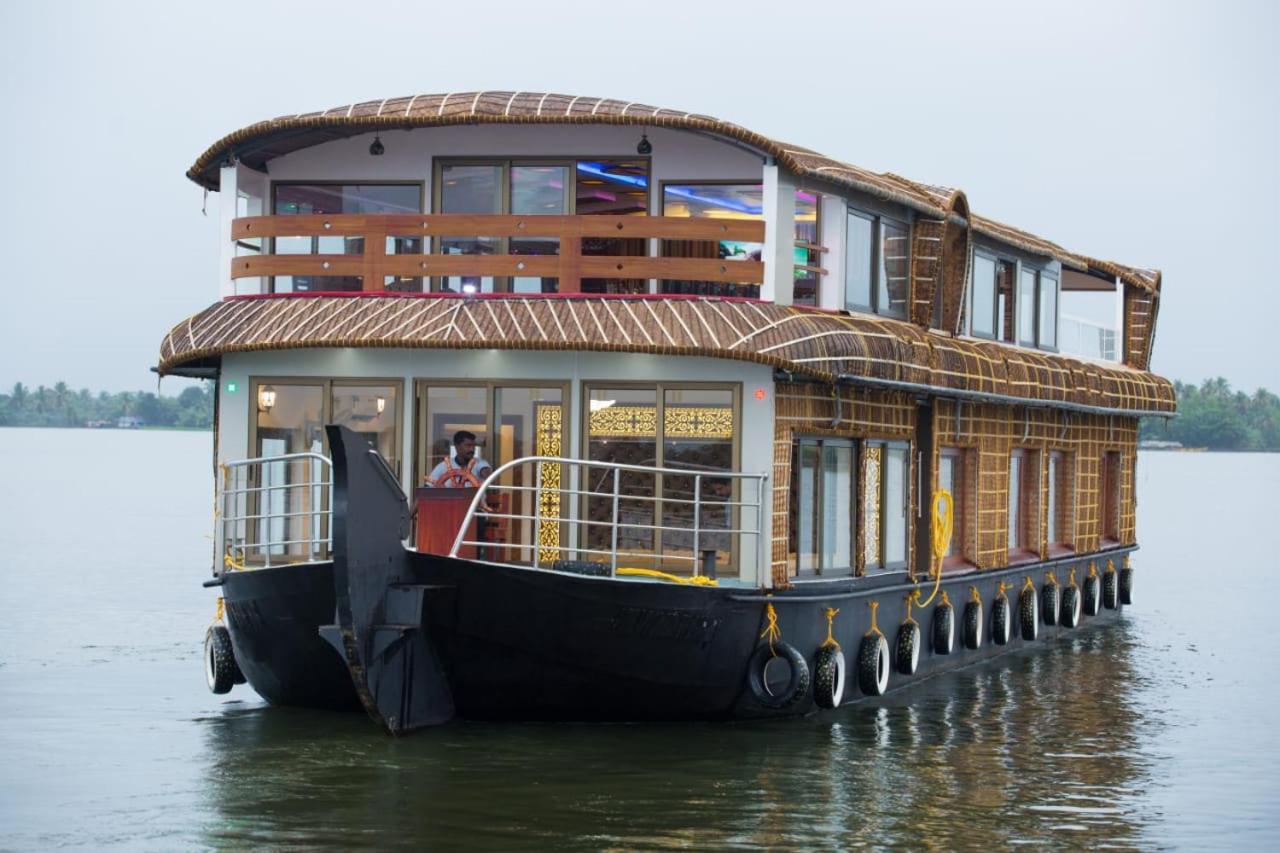Marari Houseboat Hotel Mararikulam Exterior photo