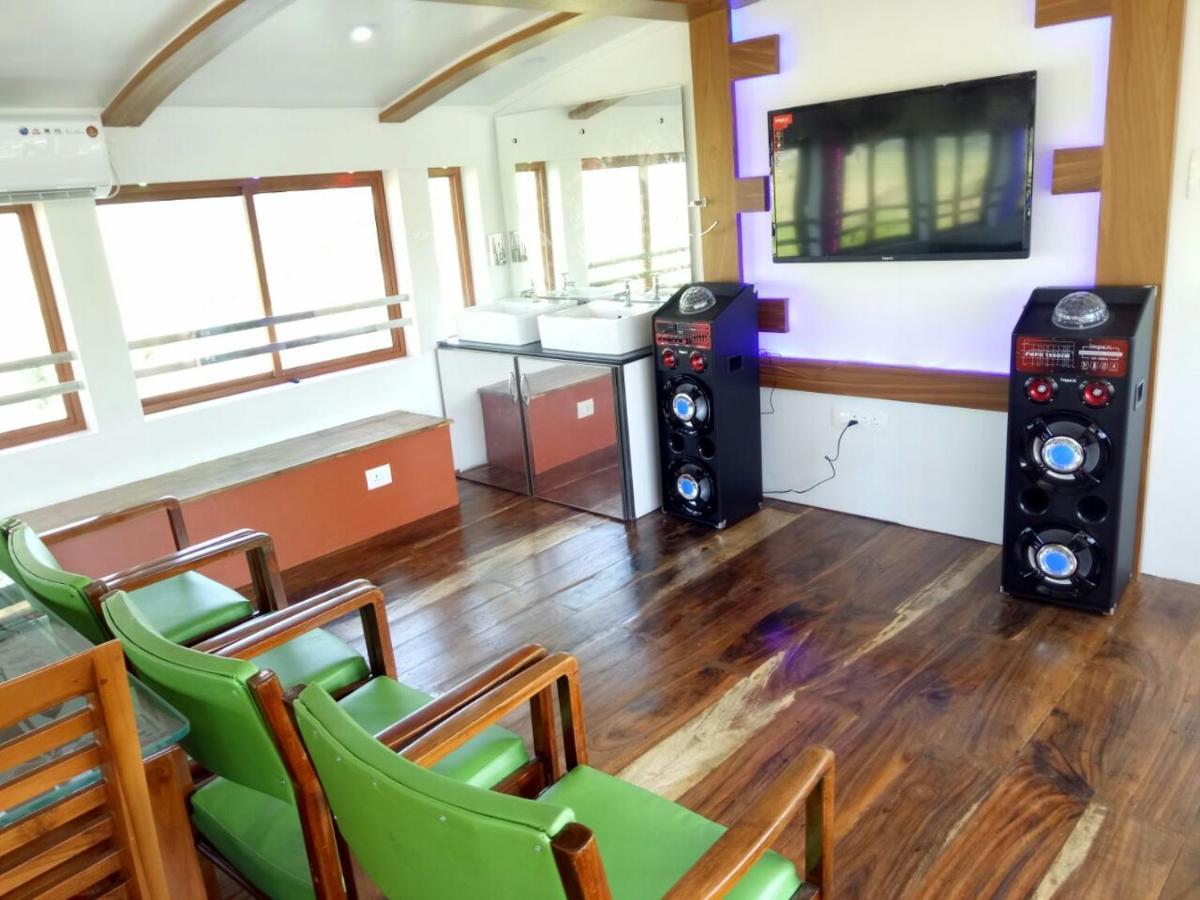 Marari Houseboat Hotel Mararikulam Exterior photo