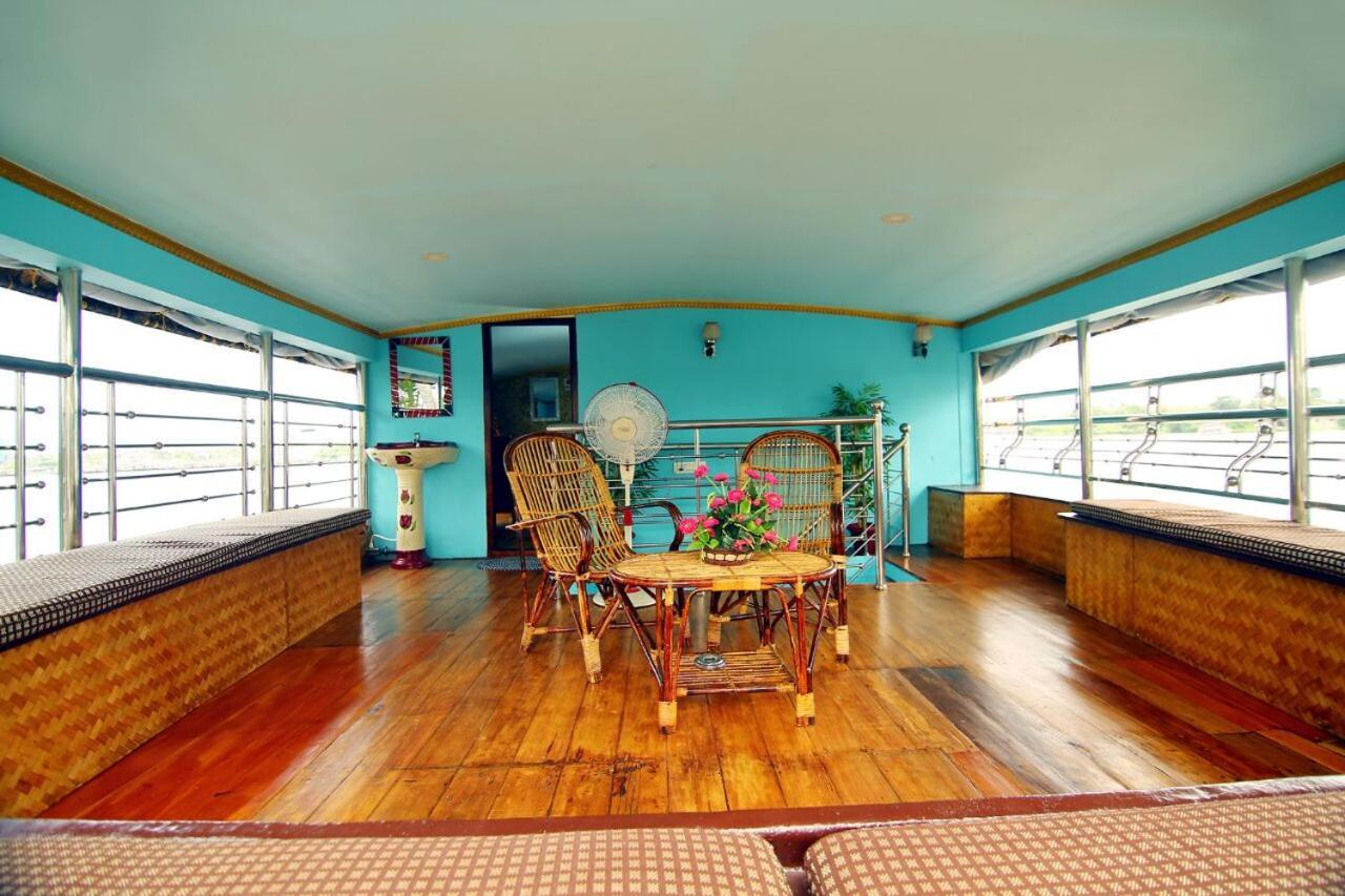 Marari Houseboat Hotel Mararikulam Exterior photo