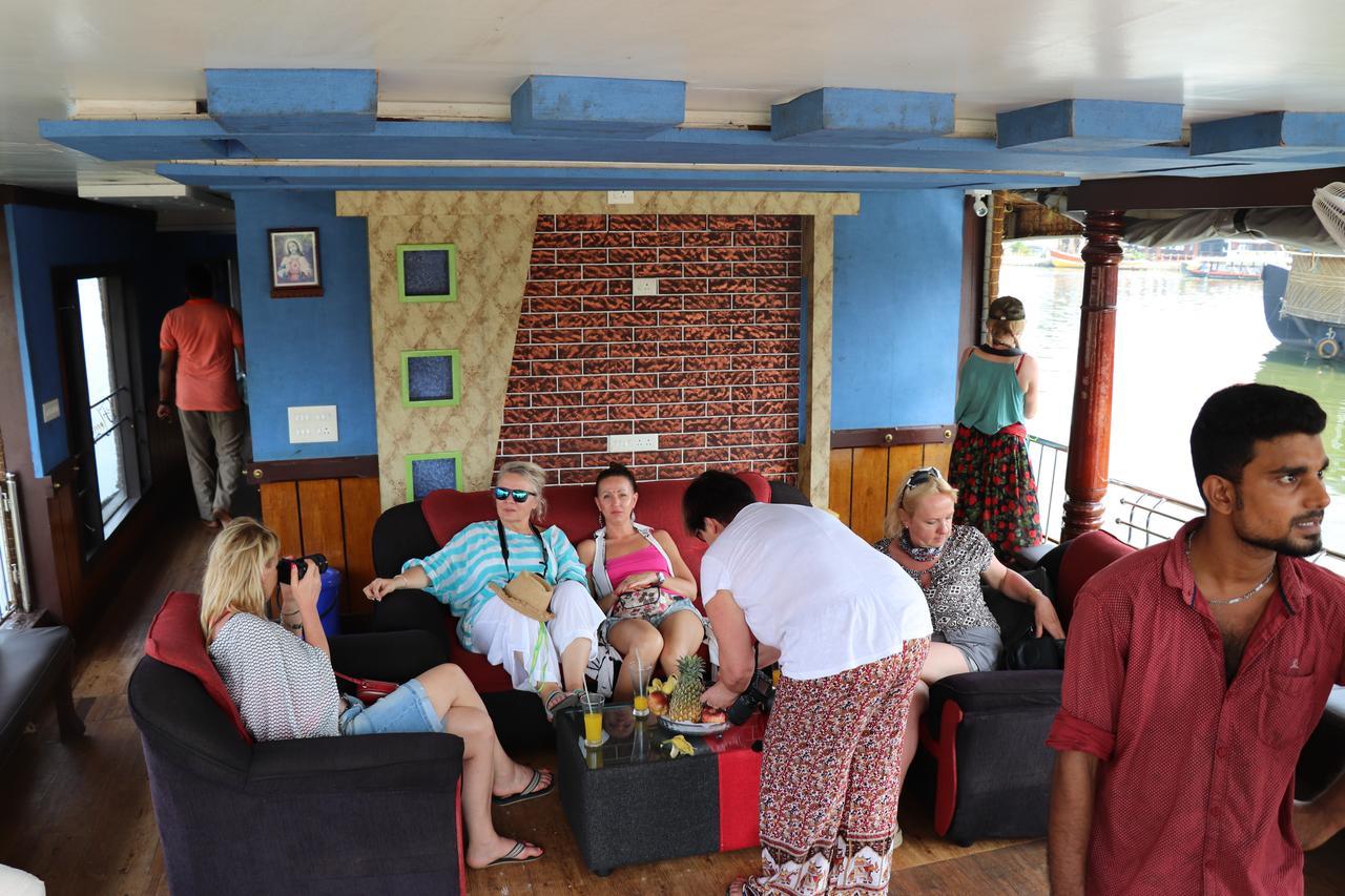 Marari Houseboat Hotel Mararikulam Exterior photo